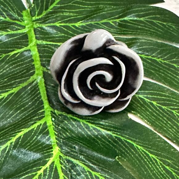 BOGO FREE Acrylic gray black rose ring size 7 - Picture 7 of 9